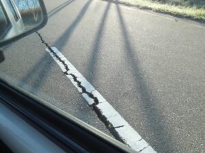 道路ひび割れ地震