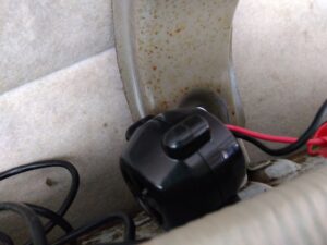 バックの音が聞こえるようにブザーをつける